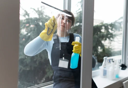 Nettoyage de vitres intérieures et extérieures à Chénérailles